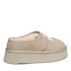 UGG Ultimate Log Platform Slippers -UGG Originals Shop m2 8083f238 499e 476a a74d 5389d4ba445f