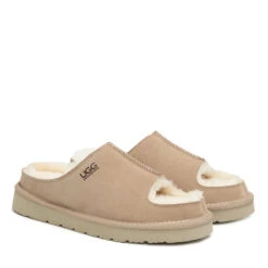 UGG Premium Comfy Slippers -UGG Originals Shop m4 63034c3a d9e8 4d4e 9ca8 8fd9e28c9e02